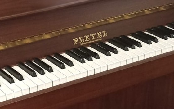 Clavier d'un piano Pleyel, détail des touches